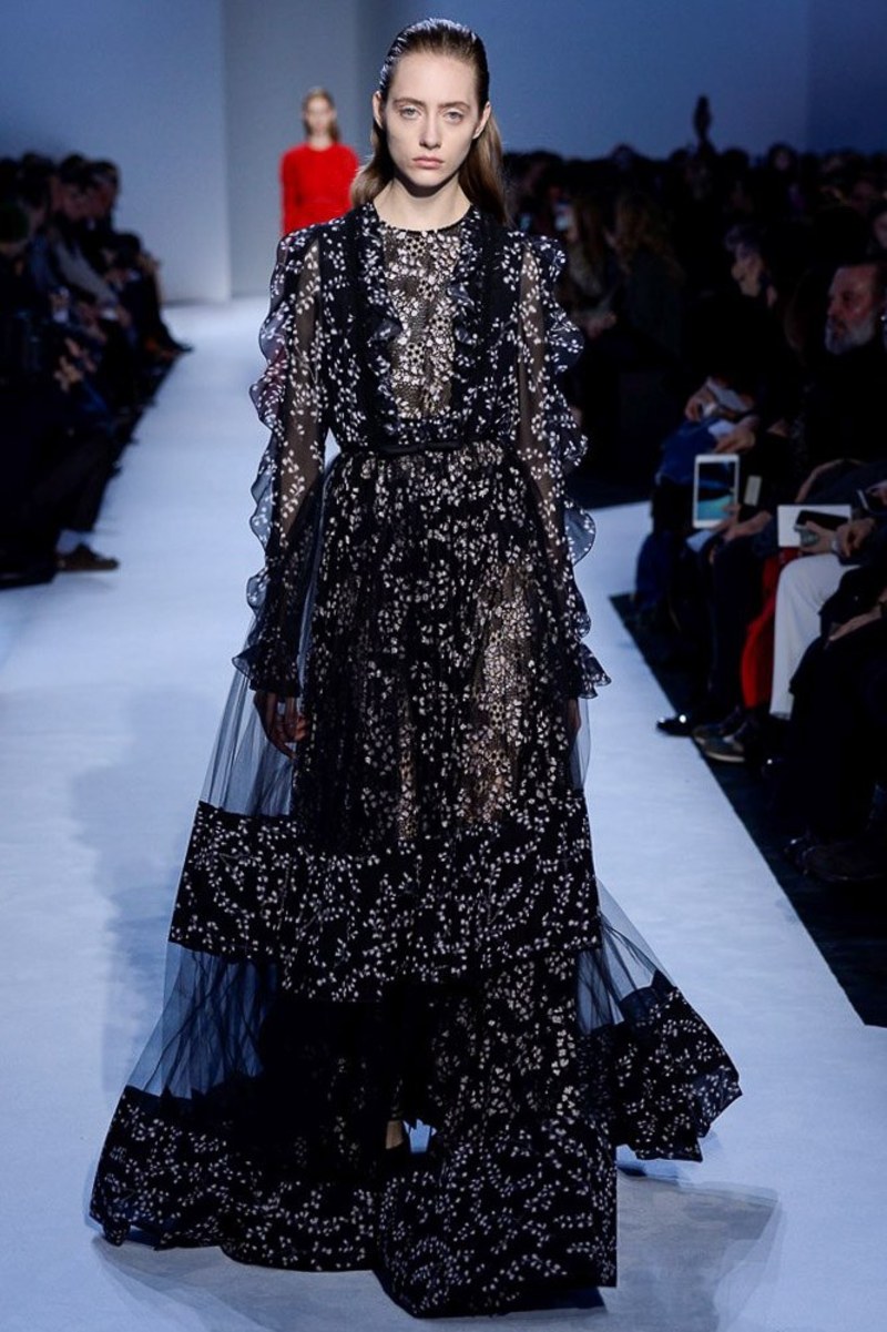 Giambattista Valli Fall 2016 - Paris Fashion Week - جيامباتيستا فالي خريف 2016